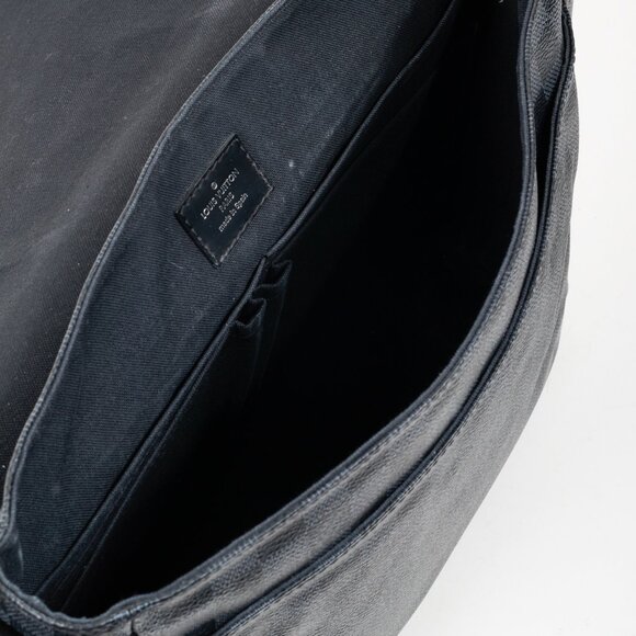 Louis Vuitton Graphite Damier District MM Cross Body Bag - Picture 3 of 13